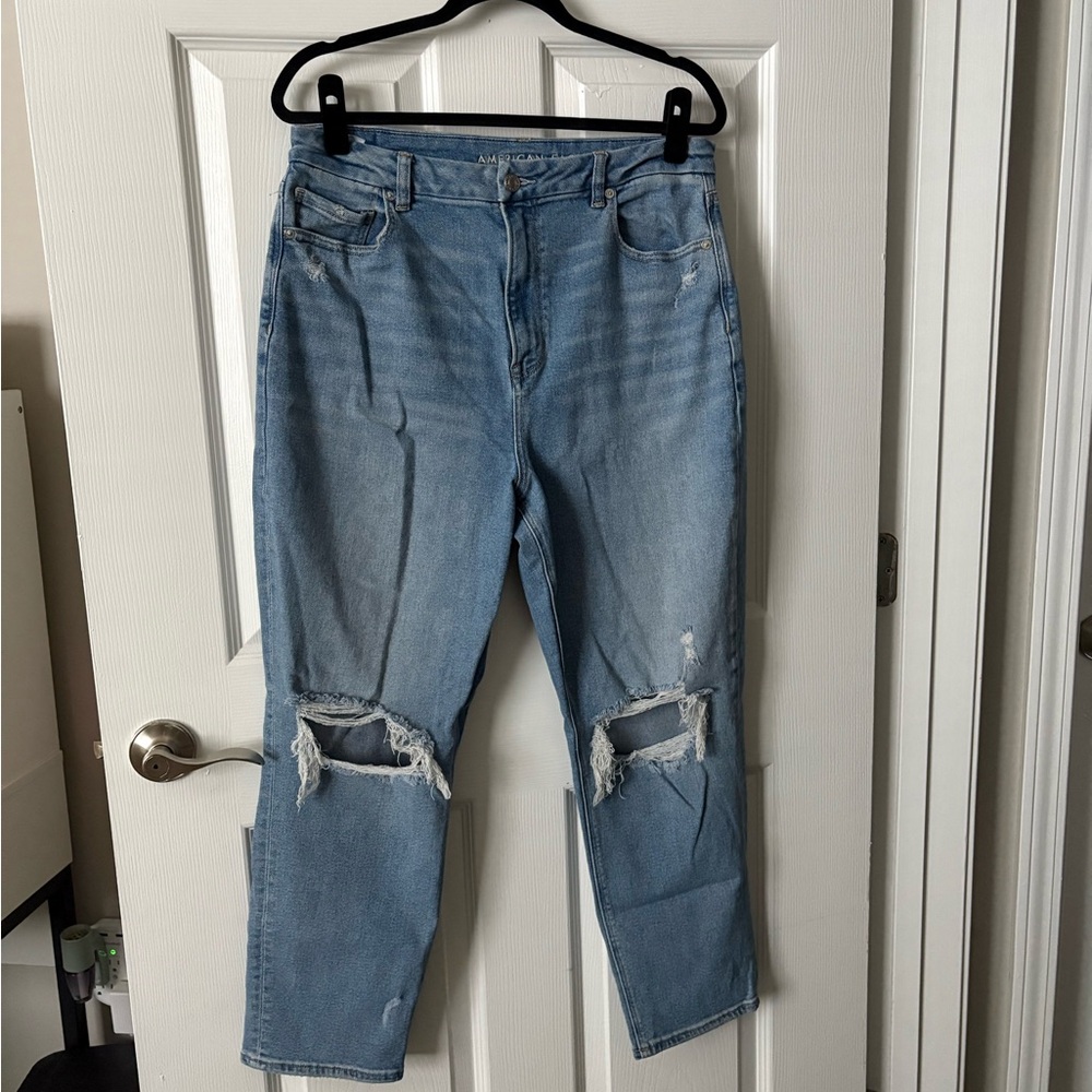 AE Distressed Curvy stretch Mom Jeans